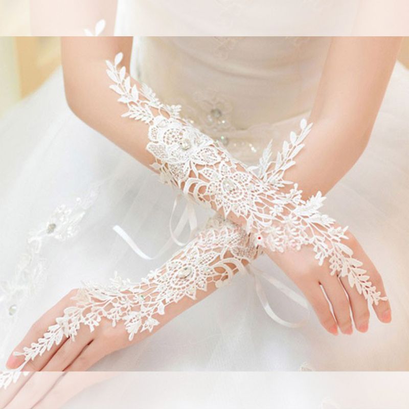 Bride wedding gloves