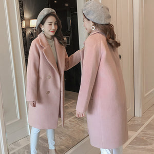 Long woolen coat in the woolen coat