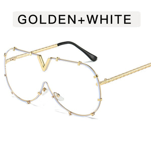 Metal Conjoined Rivet V-shaped Sunglasses Street Shot
