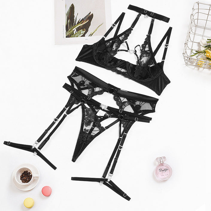 Summer New Complex Craft Love Drill Buckle  Cutout Embroidery Halter Underwear Set