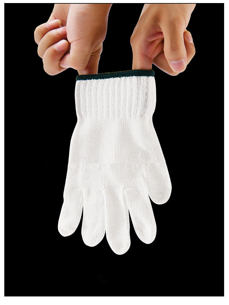 Protective woolen gloves