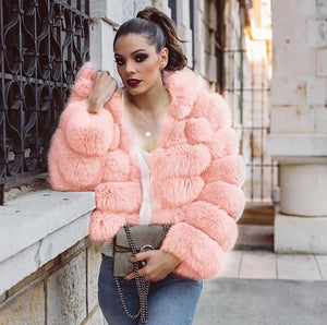 Women's Fur Coat Is Popular In Europe And America