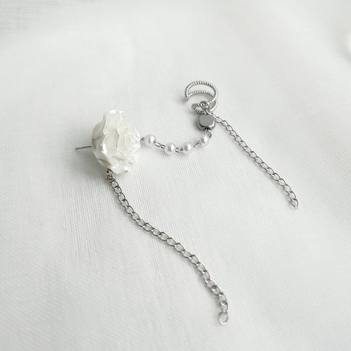 Asymmetric Earrings With Floral Temperament