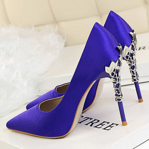 Female host bridesmaid stiletto pointed wedding shoes